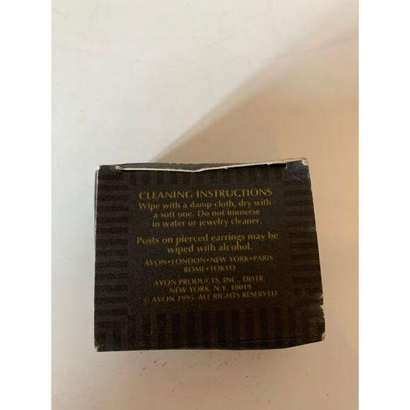 Avon vintage president's club female pin Initial PC lavender - Picture 5 of 5